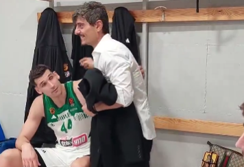 Οι αγκαλιές του Γιαννακόπουλου με τους παίκτες της ομάδας στα αποδυτήρια (video)