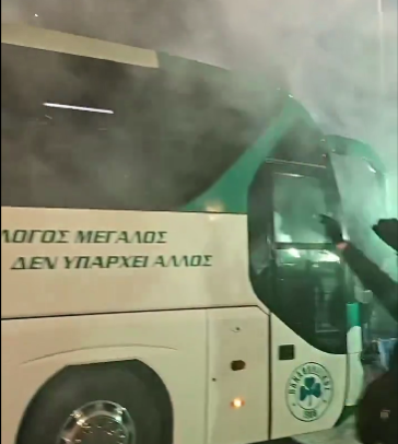 Έφτασαν στην Αθήνα οι θριαμβευτές του Φαλήρου και αποθεώθηκαν στον Πύργο των Αθηνών! (vids)!!!