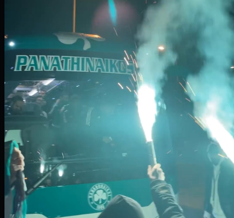 100 άτομα υποδέχτηκαν την ομάδα στο αεροδρόμιο!