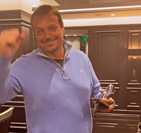 Tραπέζωμα Γιαννακόπουλου στον Αταμάν με κεμπάπ!