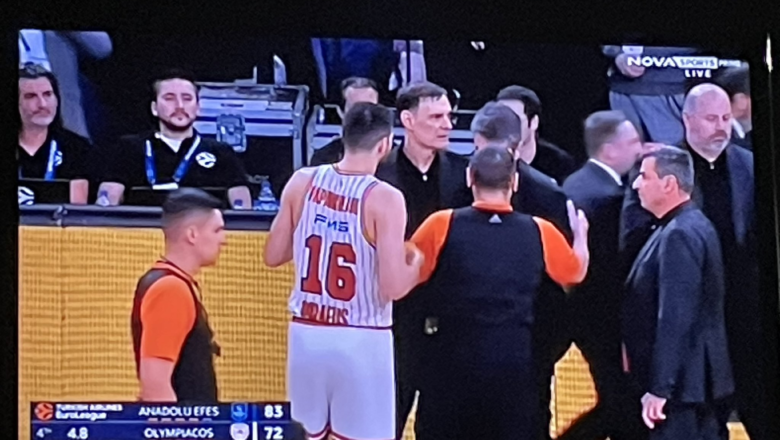 Έκανε τσαμπουκά σε διαιτητή ο Μπαρτζώκας… (vid)