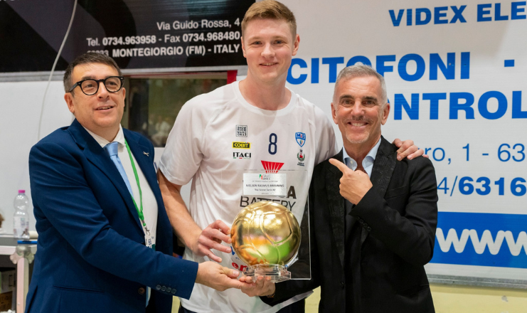 O Nίλσεν στη θέση του Ερνάντεζ