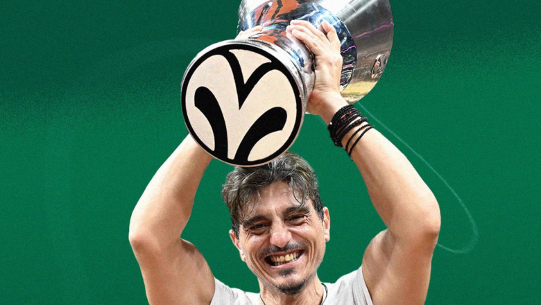 Γενέθλια αγκαλιά με τις κούπες για τον Δημήτρη Γιαννακόπουλο!