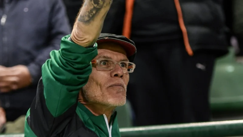 O αποχαιρετισμός του Ντόκεν στον Νίκο Ξηροκώστα