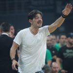 Κάποιον περιμένει στο γραφείο του ο Γιαννακόπουλος…