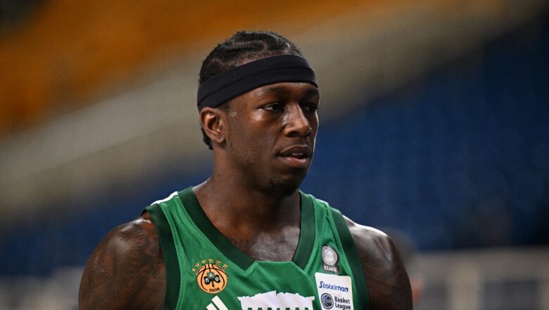 Κανονικά με Αρμάνι ο Νάν!