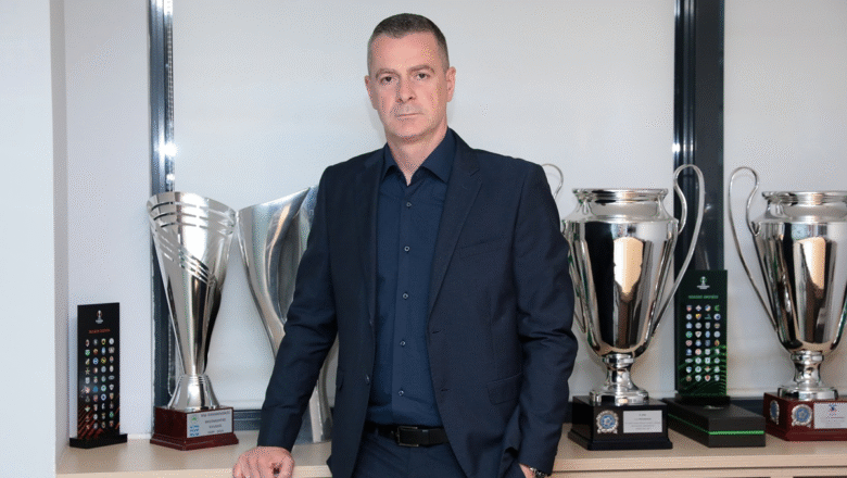 Και επίσημα στον Παναθηναϊκό ο Κοτσόλης!