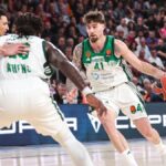 Όταν είναι συγκεντρωμένος δεν βλέπει κανέναν!