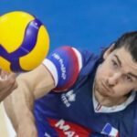 Ντύνει τον Γάλλο διεθνή Κάρλ στα πράσινα!